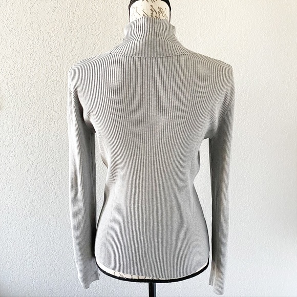 Josephine Chaus Silk Blend Turtleneck Gray Ribbed Size Medium EXCELLENT - Picture 4 of 8